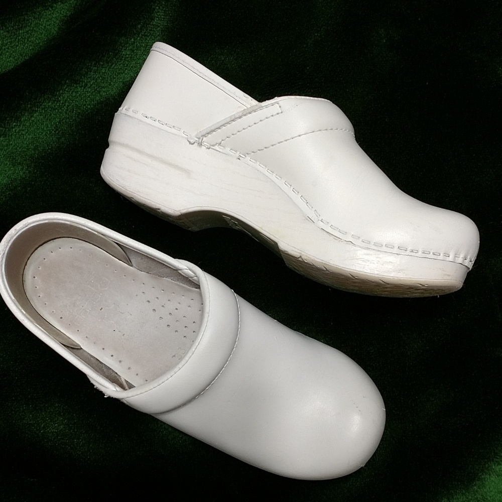 Dansko White Leather Clogs, Nursing, EUC, sz 36